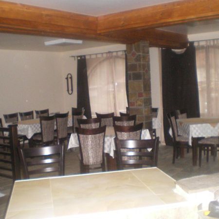 אפרילצי Family Hotel Balkana מראה חיצוני תמונה