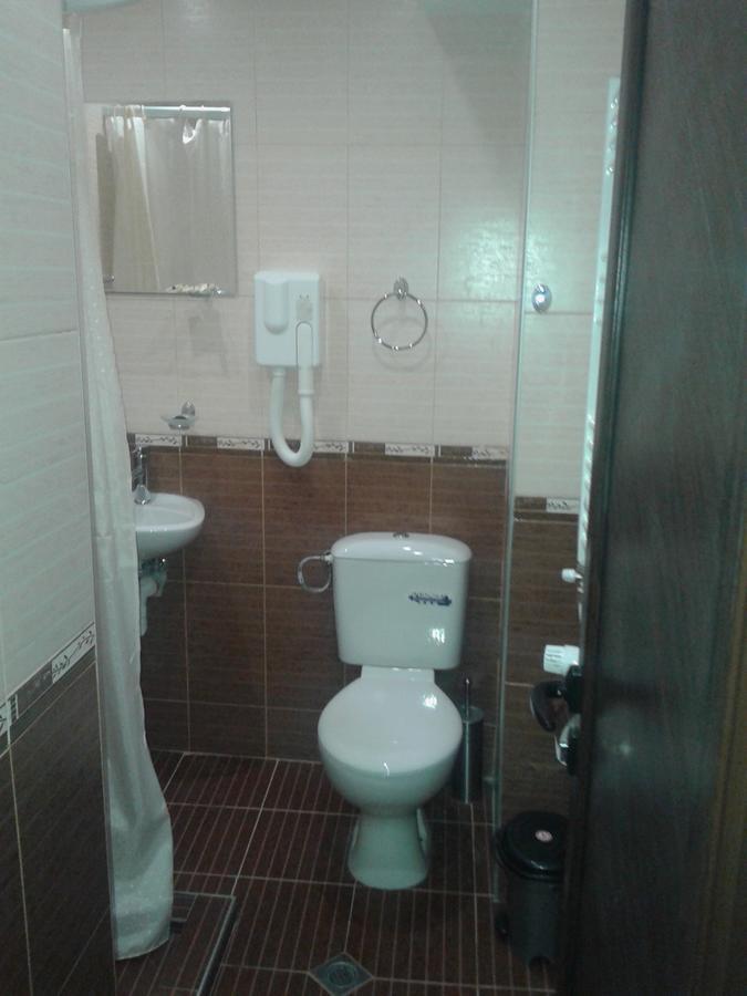 אפרילצי Family Hotel Balkana מראה חיצוני תמונה