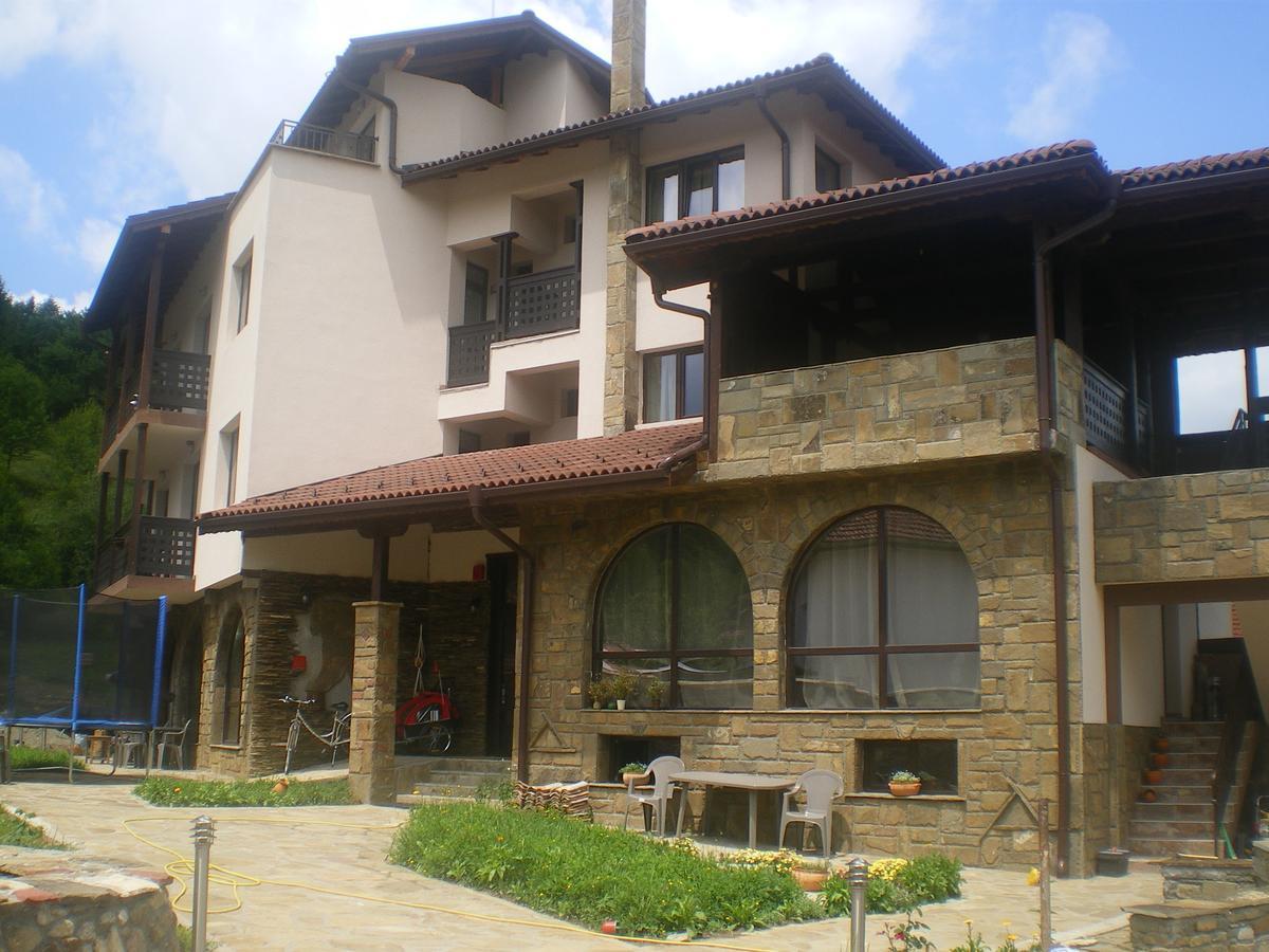 אפרילצי Family Hotel Balkana מראה חיצוני תמונה