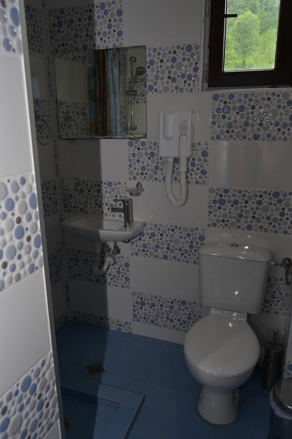 אפרילצי Family Hotel Balkana מראה חיצוני תמונה