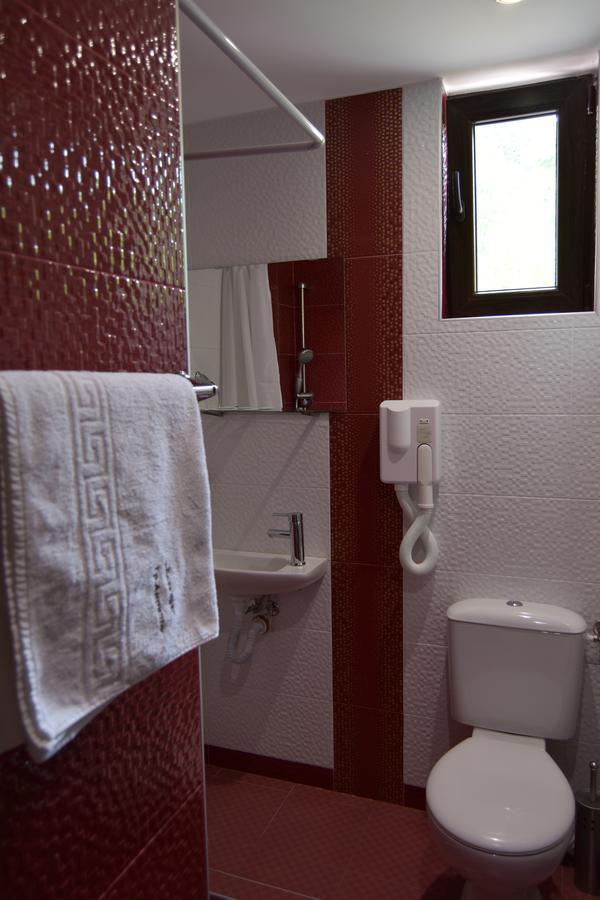 אפרילצי Family Hotel Balkana מראה חיצוני תמונה