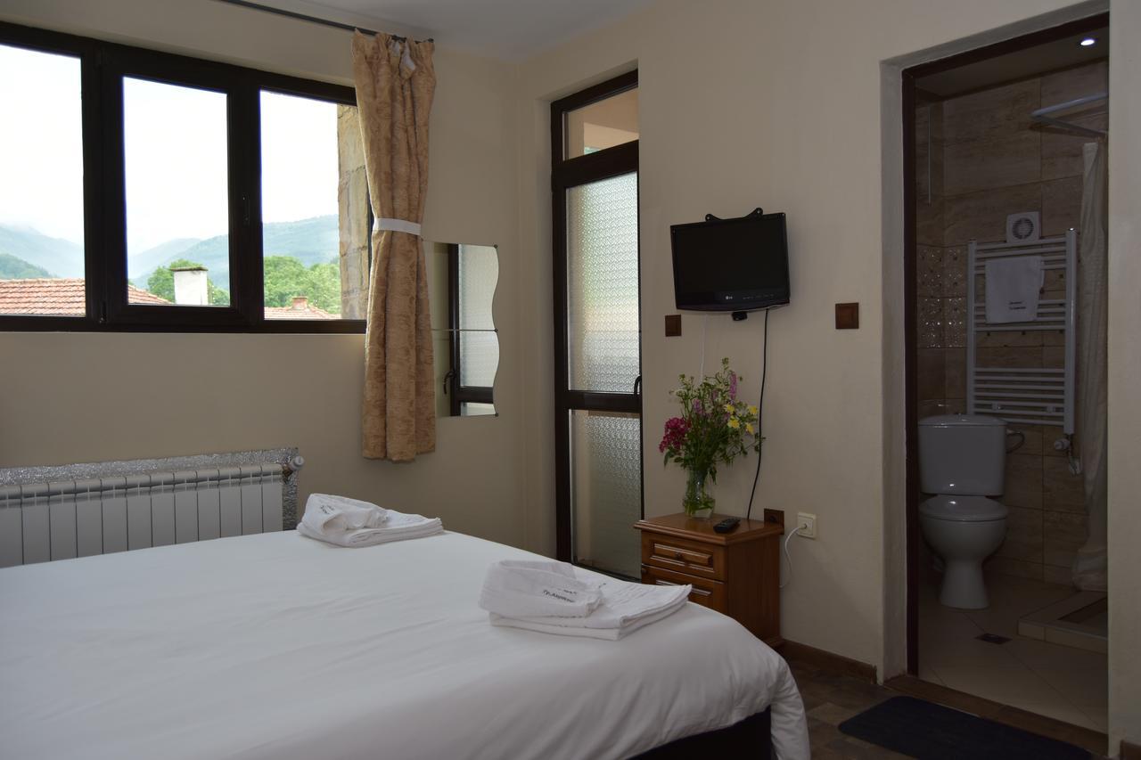 אפרילצי Family Hotel Balkana מראה חיצוני תמונה